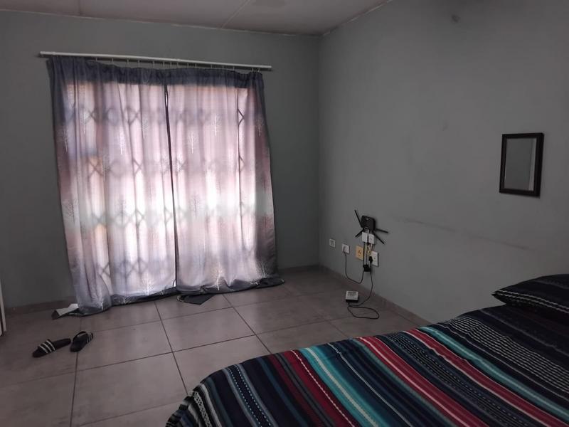 To Let 2 Bedroom Property for Rent in Kannoniers Park North West
